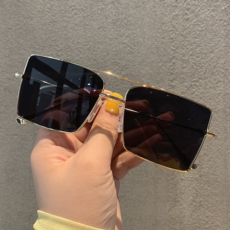 Women's Square Sunglasses - Trendy Metal Frame Sunshade
