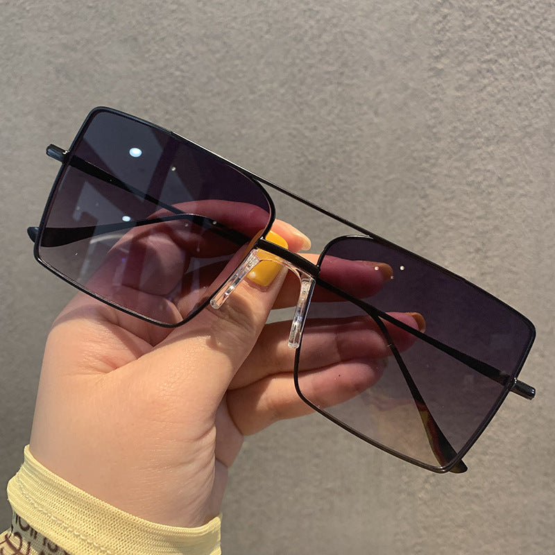 Women's Square Sunglasses - Trendy Metal Frame Sunshade