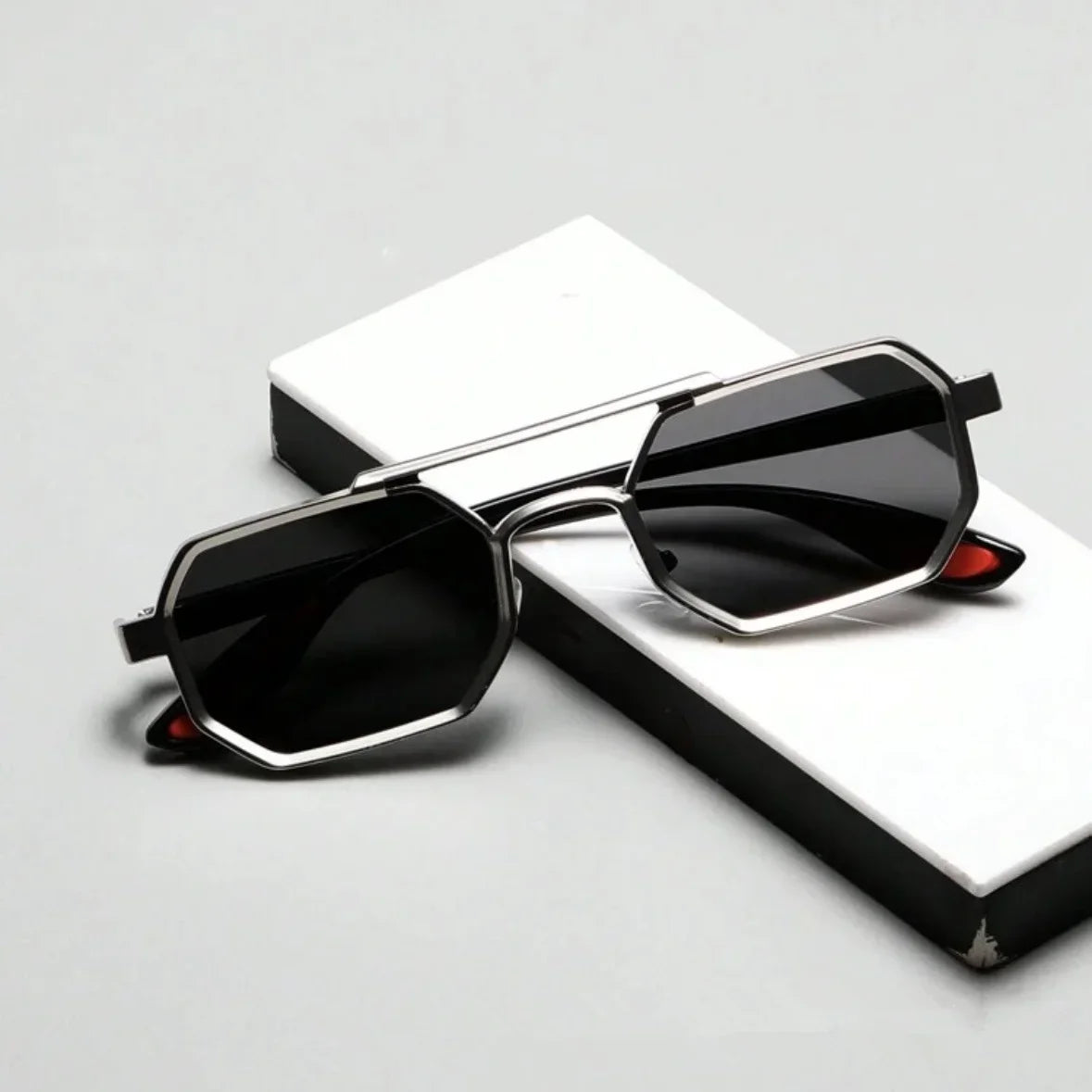 Vintage Square Sunglasses for Men Steampunk Sunglasses Retro Women Punk Style Fashion Glasses Retro Shades Gafas De Sol
