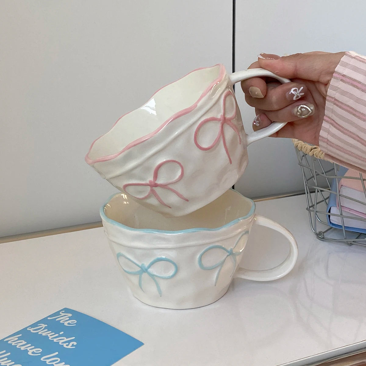 1Pc Bow Ceramic Mug, Exquisite and Simple Bow Large Capacity Couple Cup, Suitable for Home Decoration, Home Drinking Water, Candlelight Dinner, Coffee Latte Flower Cup, Holiday Gift, Exquisite Gift