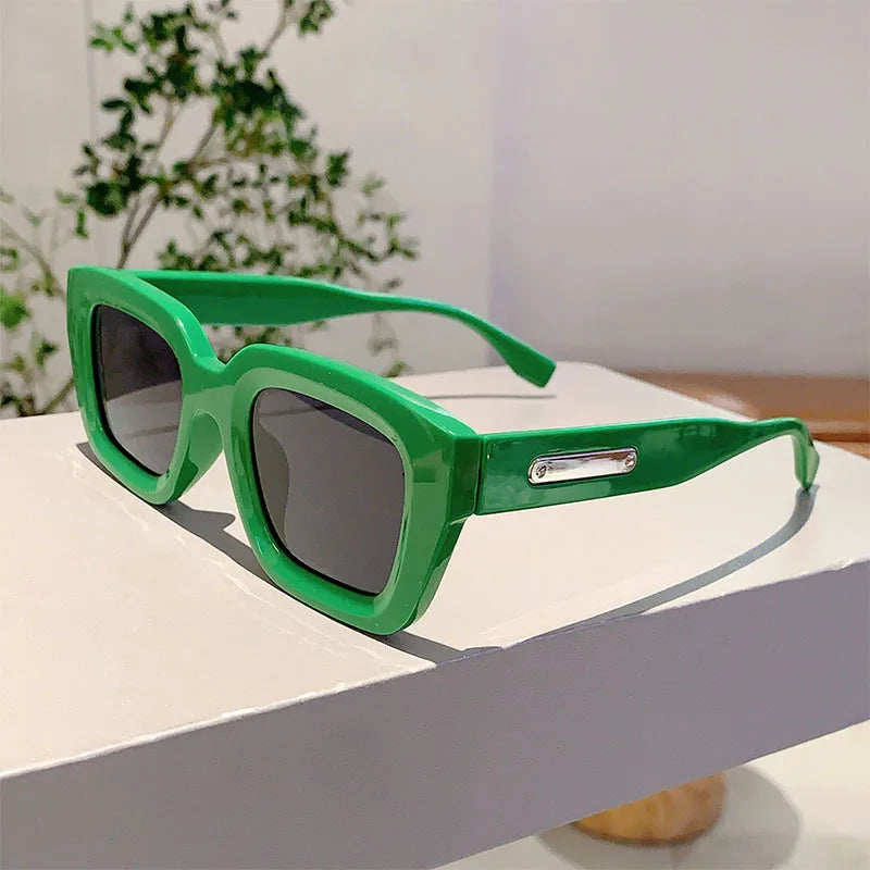 Fashion Vintage Luxury Brand Designer Olive Green Square Sunglasses Women For Men Sun Glasses Punk Popular Rivet Outdoor Shades